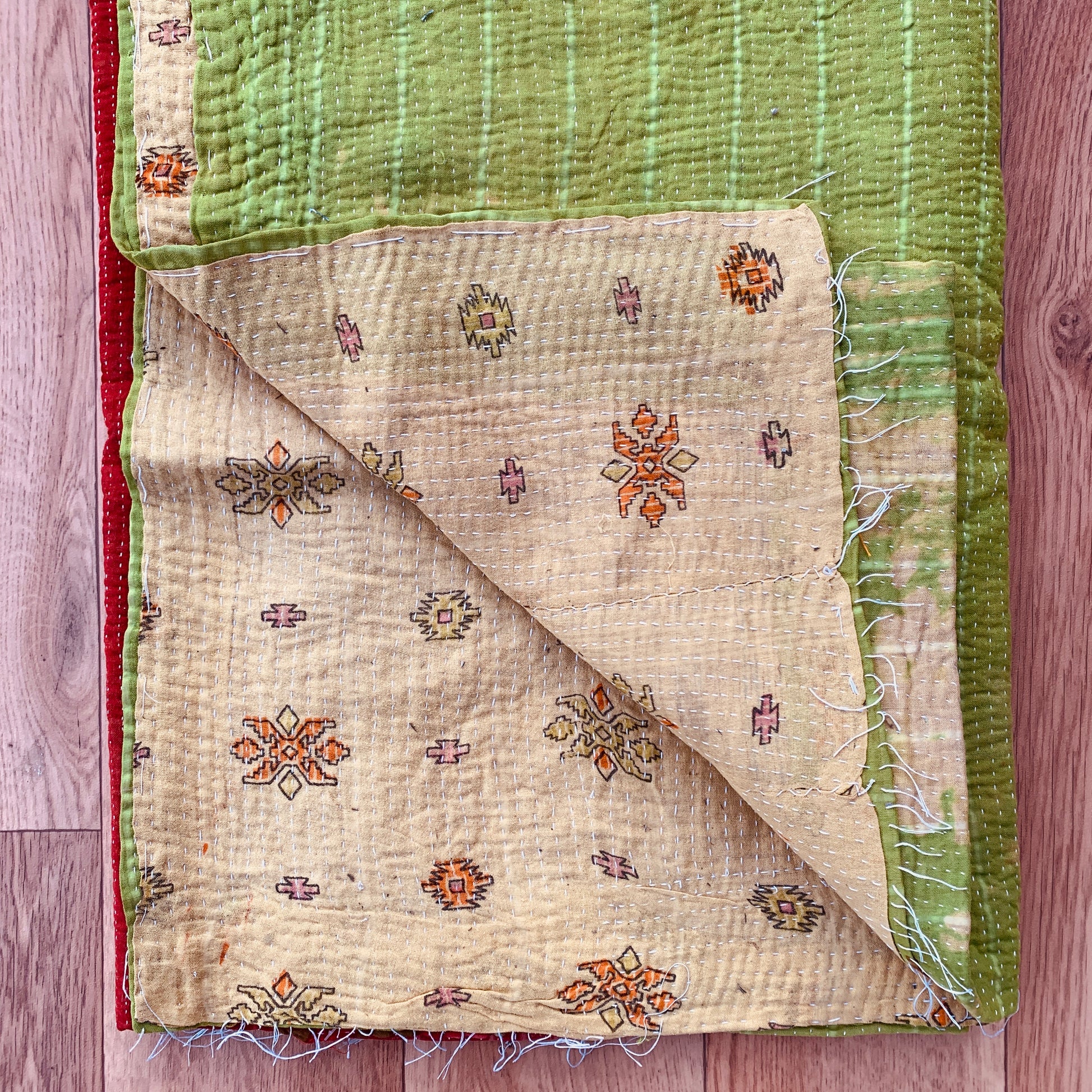 Indian Handmade Reversible Vintage Kantha Auilt Bedspread Neelu - Adore India   